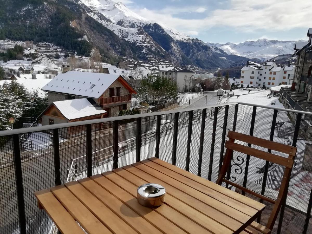 Апартаменти Apartamento Familiar Con Vistas Y Garage La Portiecha Сальєнт-де-Гальєго Екстер'єр фото