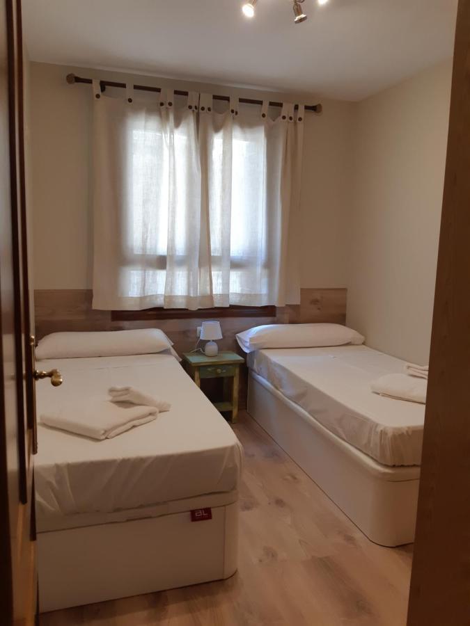 Апартаменти Apartamento Familiar Con Vistas Y Garage La Portiecha Сальєнт-де-Гальєго Екстер'єр фото