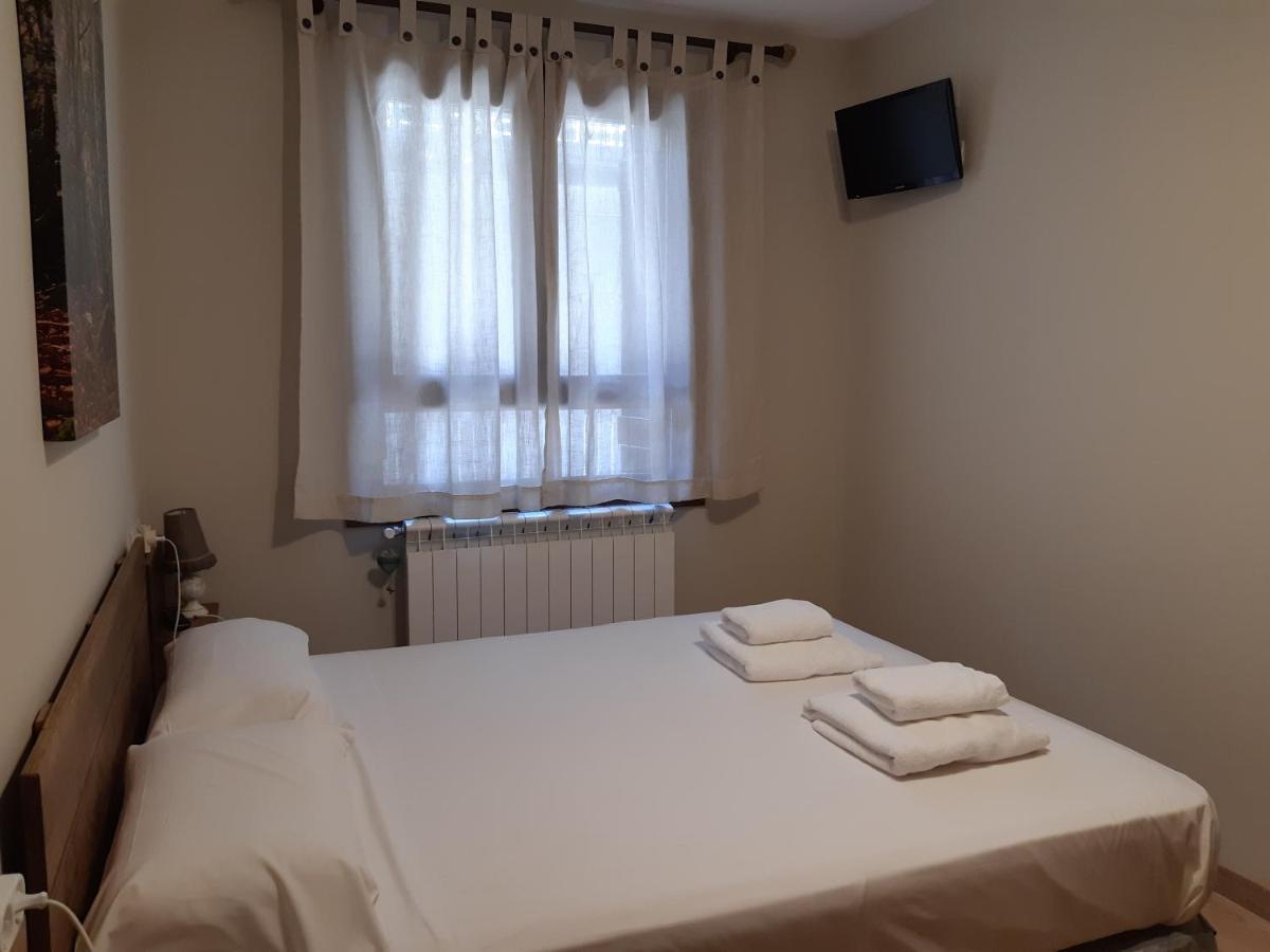 Апартаменти Apartamento Familiar Con Vistas Y Garage La Portiecha Сальєнт-де-Гальєго Екстер'єр фото