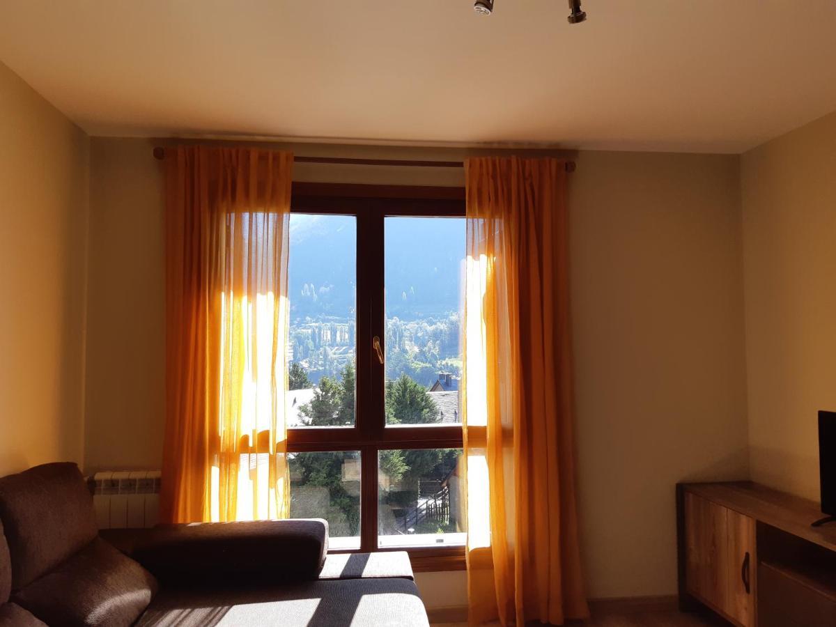 Апартаменти Apartamento Familiar Con Vistas Y Garage La Portiecha Сальєнт-де-Гальєго Екстер'єр фото